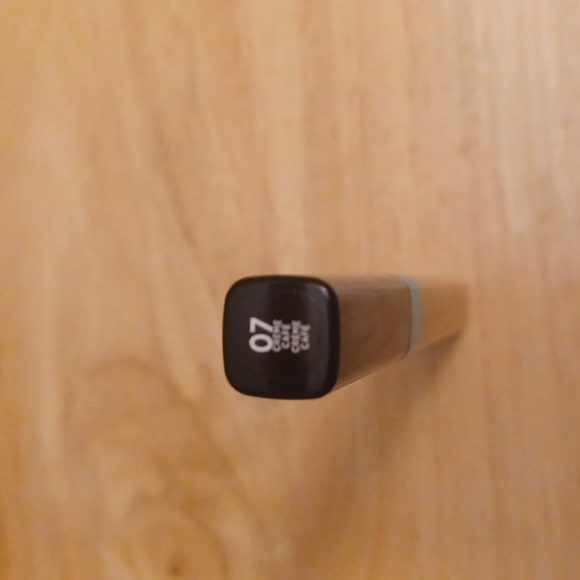 L'Oreal Infallible Pro-Glow Concealer Brand New #07 Creamy Cafe - Picture 3 of 3